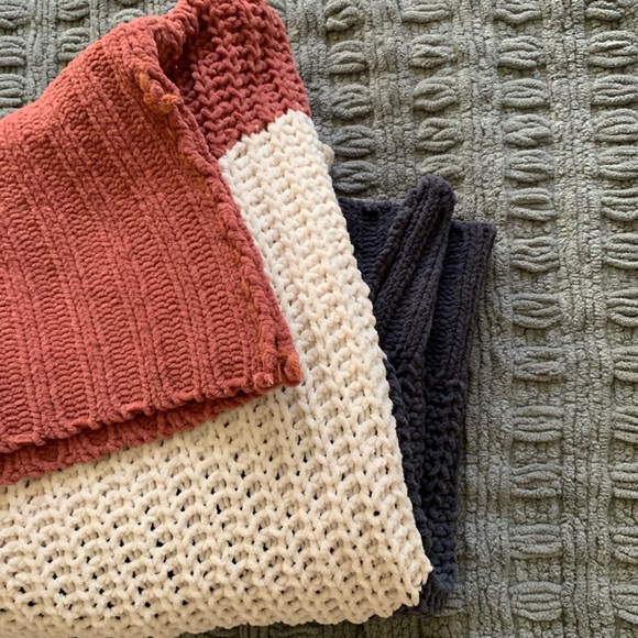 Cowl Neck Color-block Sweater - Picture 5 of 5
